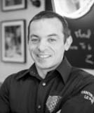 Titi, serveur de la Pizzeria Gaetano au port de Toulon